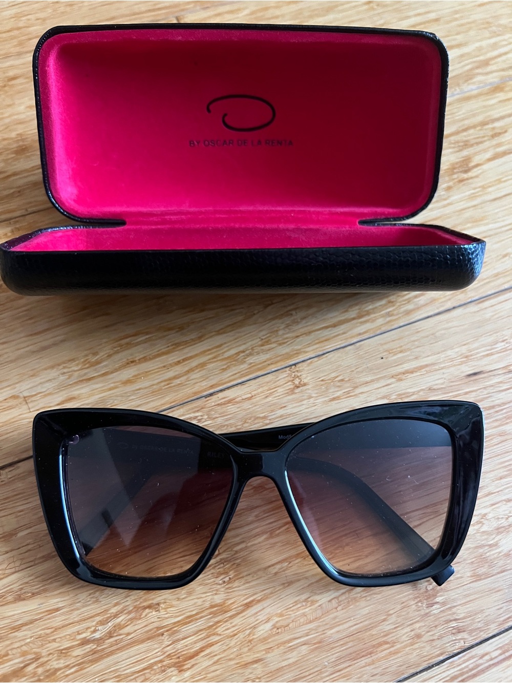 Oscar de la Renta Black Cat-Eye Sunglasses